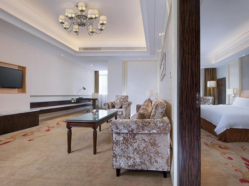 Vienna Hotel Jiangmen Heshan Huamao Экстерьер фото